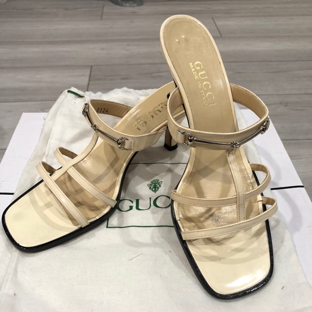 Gucci Ivory Patent Leather Sandals - Size7